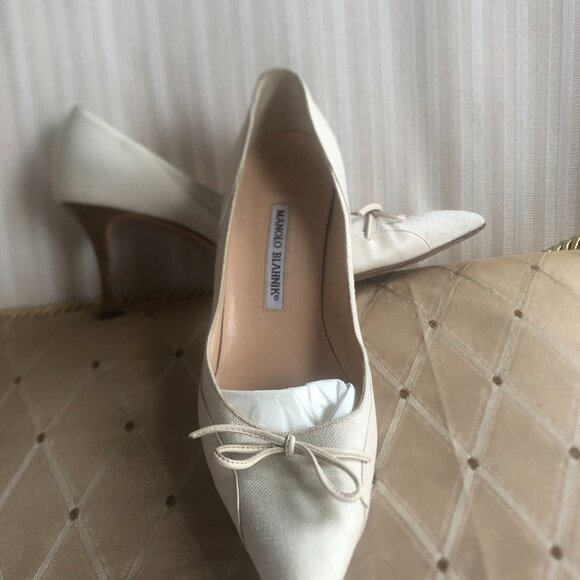 Authentic Manolo Blahnik shoes 38 1/2 Ivory/Cream leather, Linen at toe/trim EUC - Picture 6 of 10